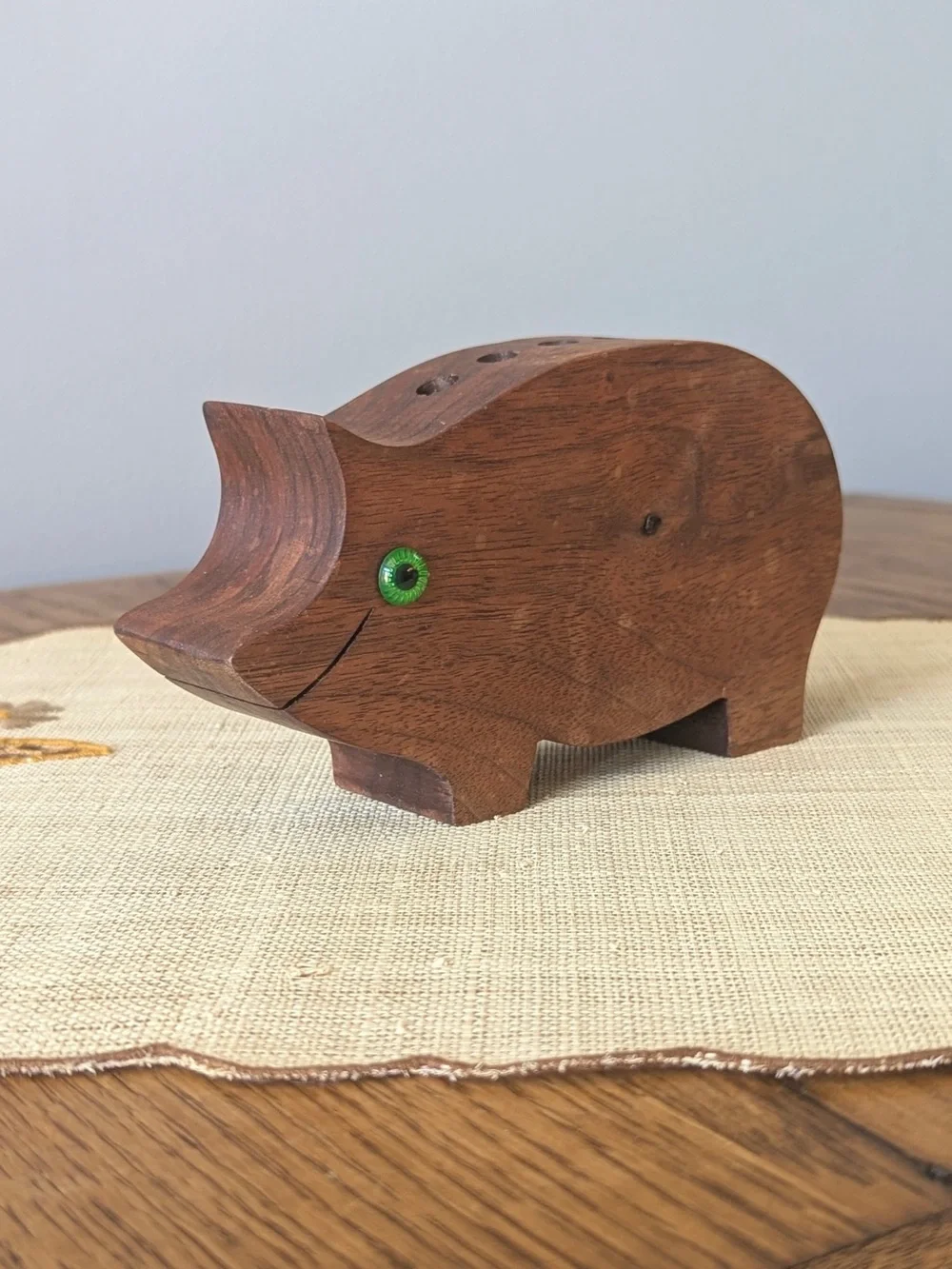 Vintage Hand-carved Wooden Walnut Green-eyed Pig Pencil Holder Desk Organizer 🐷